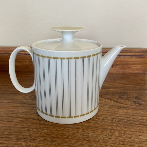 Thomas Rosenthal of Germany Coffee Pot / Cups / Sugar - Picture 5 of 8